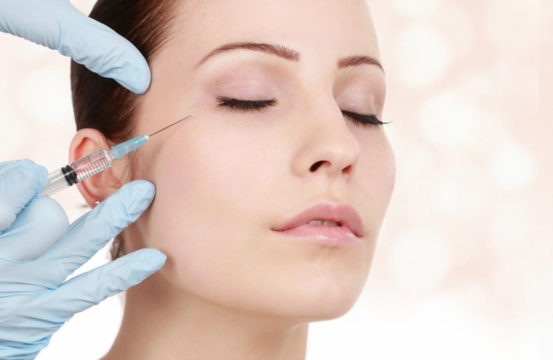 A woman getting her face botox done